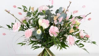 Naistenpäivän kukkakimput tuoreista ja kuivatuista kukista  - katso 4 ideaa