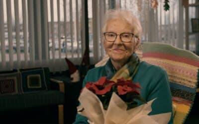 Auta meitä poistamaan yksinäisyyttä – tilaa joulukukka vanhukselle